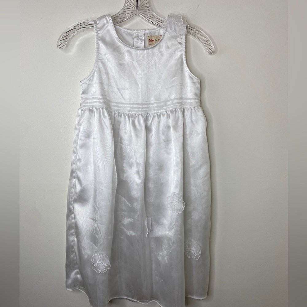 White Sleeveless Girls Dress With Embroidered Flowers & Button Back Closure Sz 7